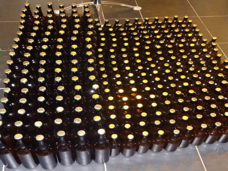 Mise en bouteille de 140 litres de la bière blonde  - Pilote en mousse